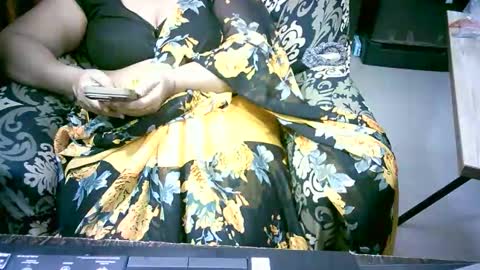 Snapshot of crezybhabihot chatting on December 2025 10:57:01 AM Sonika69 online show from December 2025 10:57:01 AM