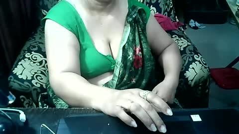 Snapshot of crezybhabihot chatting on July 2026 09:08:01 PM Sonika69 online show from July 2026 09:08:01 PM