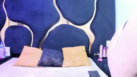 Snapshot of criistaal__ chatting on January 2026 04:05:01 AM Criistaal online show from January 2026 04:05:01 AM