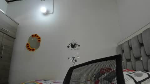 criistal_0 online show from June 2026 06:39:02 PM