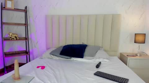 Snapshot of criistal_blossom chatting on May 2026 04:04:02 PM Cristal online show from May 2026 04:04:02 PM