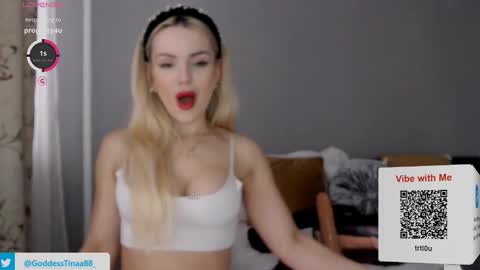 Snapshot of cris_tinne chatting on February 2026 06:53:01 AM cris_tinne online show from February 2026 06:53:01 AM