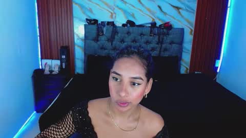 CRISANDMERY online show from December 2025 01:53:01 PM