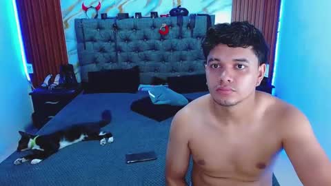 CRISANDMERY online show from May 2026 04:42:01 AM