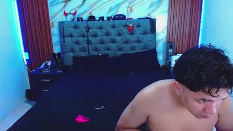 CRISANDMERY online show from June 2026 06:22:02 AM