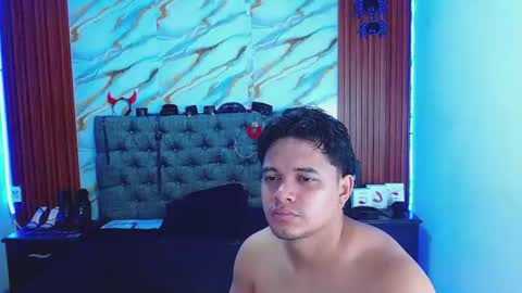 CRISANDMERY online show from June 2026 05:41:01 AM