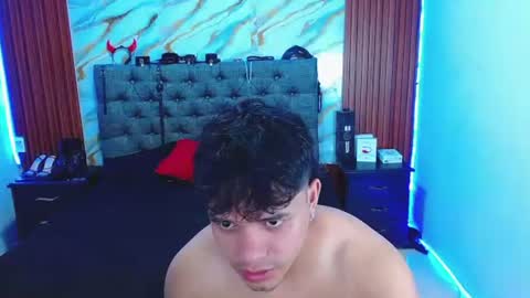 CRISANDMERY online show from June 2026 03:02:01 AM