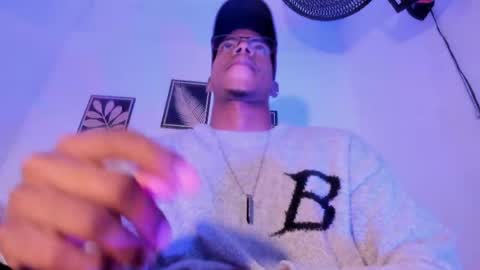 criss_zuri online show from April 2026 12:11:02 PM