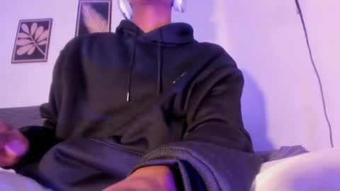 criss_zuri online show from April 2026 11:45:02 AM