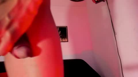 criss_zuri online show from April 2026 04:09:02 PM