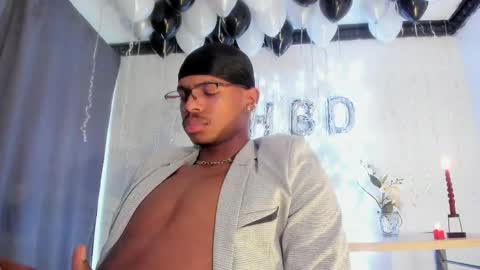 criss_zuri online show from April 2026 02:25:01 PM