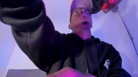 criss_zuri online show from April 2026 11:59:02 AM