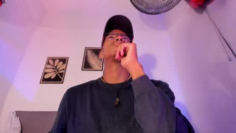 criss_zuri online show from April 2026 11:58:02 AM