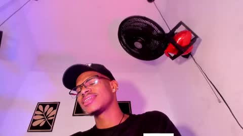 criss_zuri online show from May 2026 12:00:01 PM