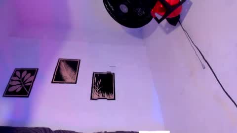 criss_zuri online show from May 2026 04:04:02 PM
