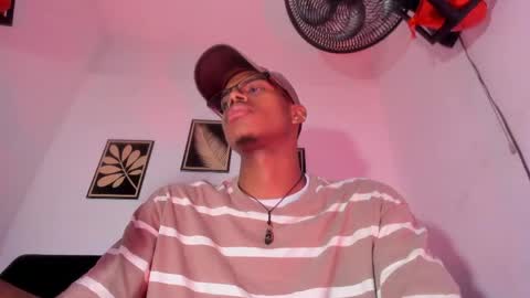 criss_zuri online show from May 2026 12:11:01 PM