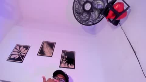 criss_zuri online show from May 2026 11:50:01 AM
