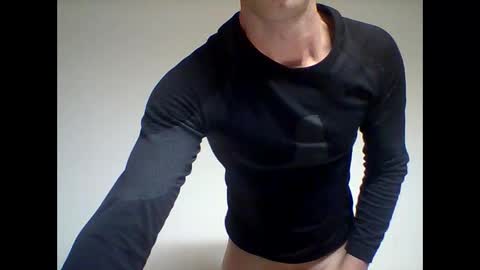 Snapshot of crissstrokesxxx chatting on December 2024 01:32:01 PM Criss online show from December 2024 01:32:01 PM