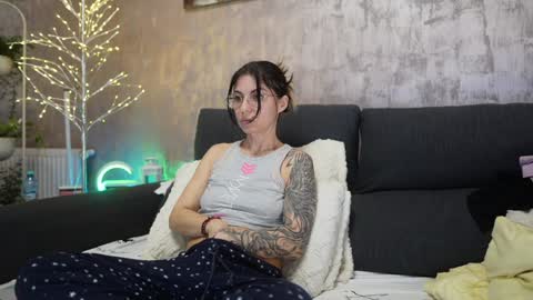 Snapshot of crissy_love chatting on February 2025 02:51:02 AM crissy_love online show from February 2025 02:51:02 AM