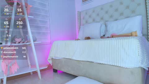 Snapshot of cristal_bunny chatting on January 2025 03:29:02 AM Cristal online show from January 2025 03:29:02 AM