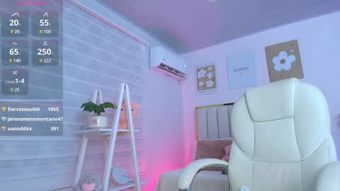 Snapshot of cristal_bunny chatting on January 2025 06:45:01 AM Cristal online show from January 2025 06:45:01 AM