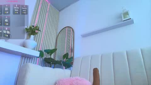 Snapshot of cristal_bunny chatting on February 2025 03:39:02 AM Cristal online show from February 2025 03:39:02 AM