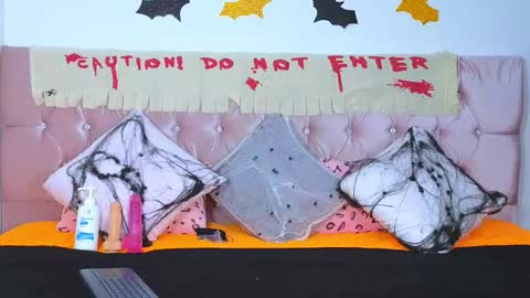 cristal_moon01 online show from October 2025 07:47:01 PM