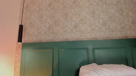 Cristal  online show from October 2025 12:57:02 PM