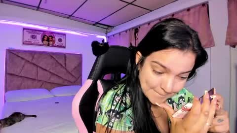 cristal_smith20 online show from April 2026 11:30:02 AM