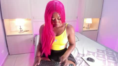 cristalbennet online show from May 2026 07:45:01 PM
