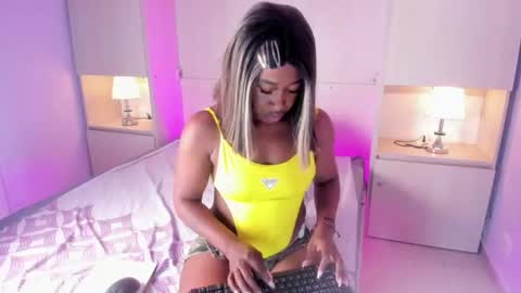cristalbennet online show from June 2026 07:56:02 PM