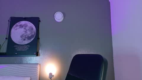 Nicole  Connection time 220pm-910pmCol online show from September 2025 07:47:01 PM