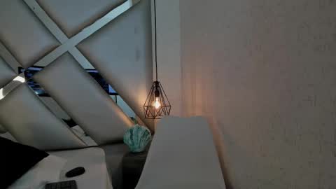 cristalevans_vc online show from October 2025 01:58:02 AM