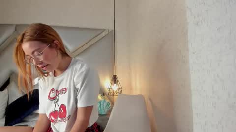 cristalevans_vc online show from November 2025 04:20:02 PM