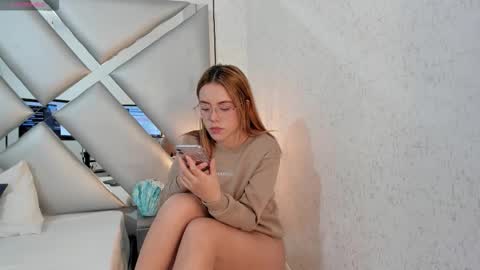 cristalevans_vc online show from November 2025 02:55:01 AM