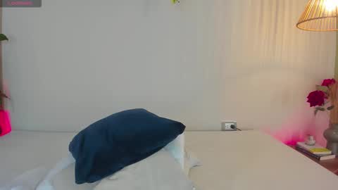 Snapshot of cristalfoxy_ chatting on November 2025 07:35:02 PM cristalfoxy_ online show from November 2025 07:35:02 PM