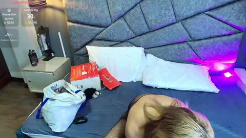 Snapshot of cristalmillf chatting on December 2024 07:26:02 PM CRISTAL MILF online show from December 2024 07:26:02 PM