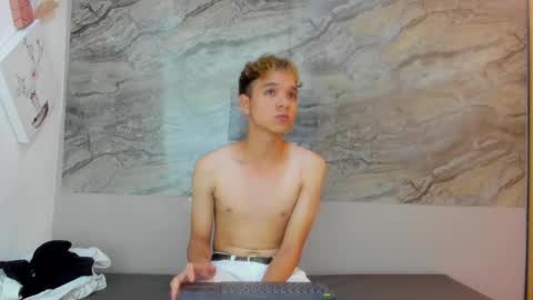 Cristhian online show from October 2025 03:32:01 PM