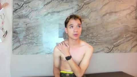 Cristhian online show from October 2025 01:43:02 PM