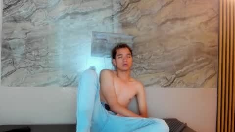 Cristhian online show from October 2025 03:57:02 PM