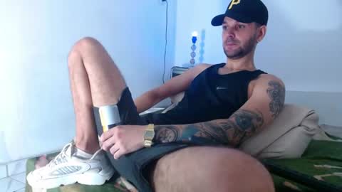 cristianhot125 online show from June 2026 11:38:02 PM