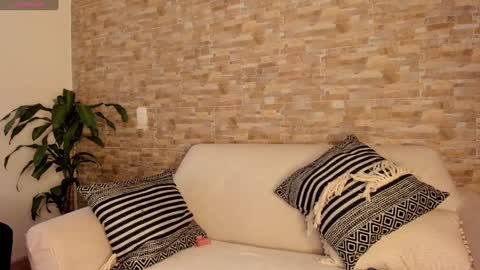 Snapshot of cristina_fernando chatting on December 2024 10:44:02 PM soycriss online show from December 2024 10:44:02 PM