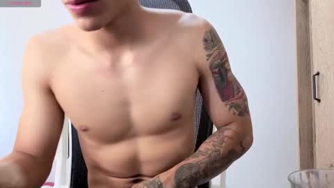 cristopher23  online show from November 2025 12:28:01 PM