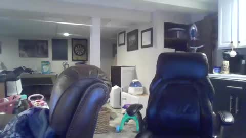 Snapshot of crm400 chatting on November 2025 01:49:01 AM billybasement online show from November 2025 01:49:01 AM