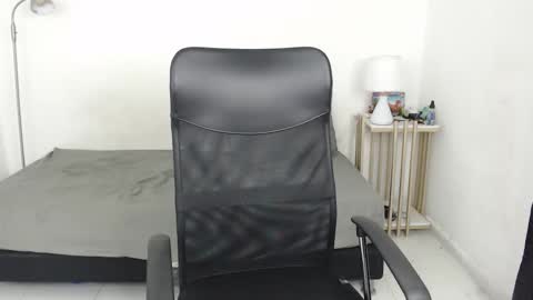 crow_black00 online show from September 2025 07:46:02 AM