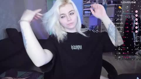 Snapshot of cryptobjgirlv2 chatting on December 2025 09:26:01 AM Lilith online show from December 2025 09:26:01 AM