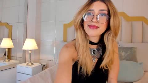 Snapshot of crysta_lrose_ chatting on February 2026 12:23:02 PM Crystal Rose online show from February 2026 12:23:02 PM