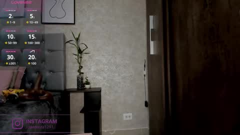 Snapshot of crystal_beennz chatting on September 2025 03:33:02 AM online show from September 2025 03:33:02 AM