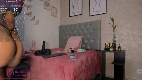 Snapshot of crystal_beennz chatting on February 2026 03:14:02 AM online show from February 2026 03:14:02 AM