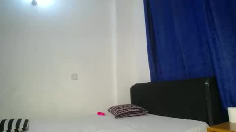 Snapshot of crystal_lisa chatting on April 2026 05:39:02 PM lisa online show from April 2026 05:39:02 PM